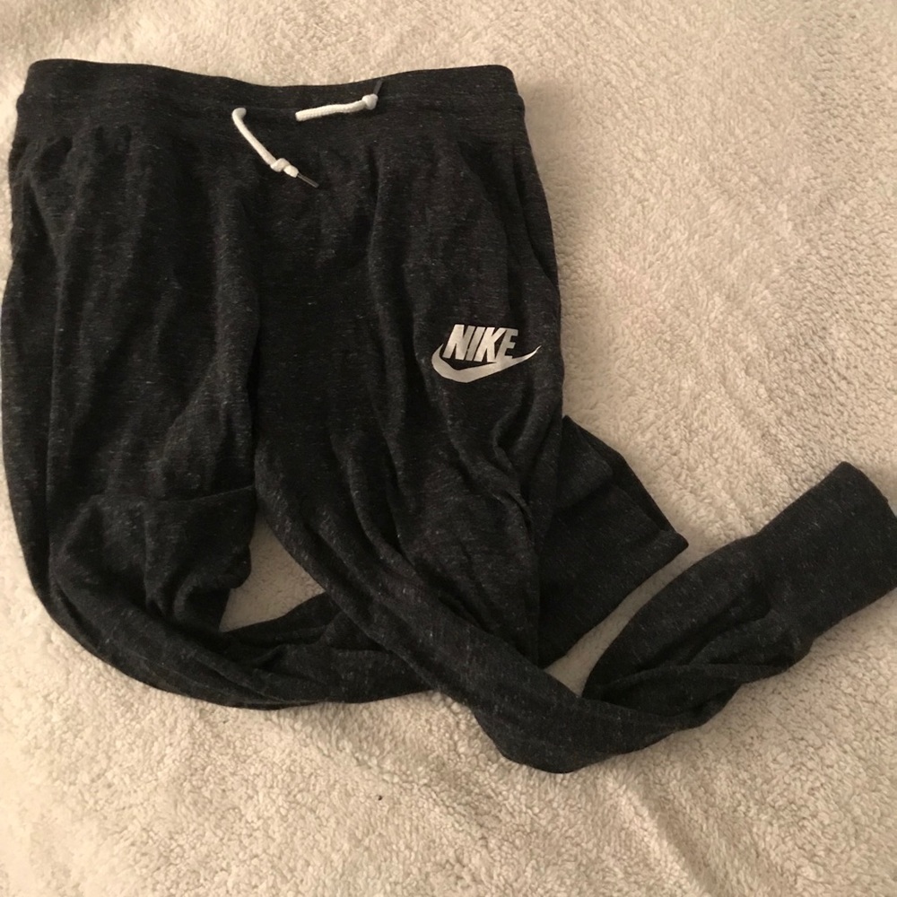Cropped Nike joggers worn once